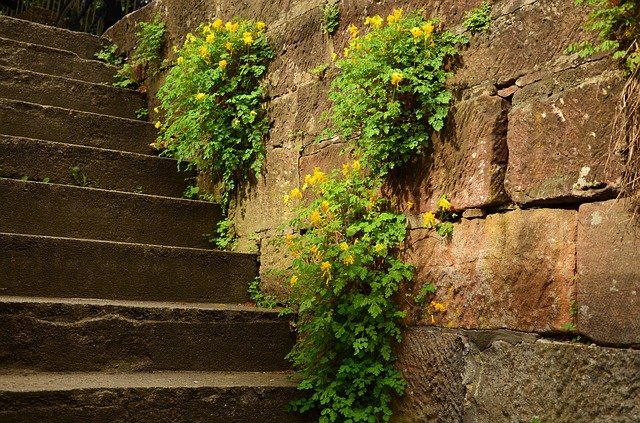hradní kamenné schody