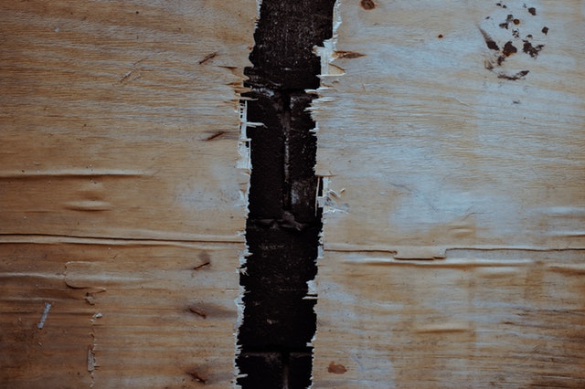 Dřevěná rozlomená deska