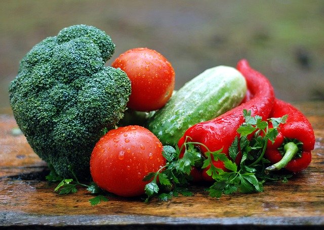 zelenina, brokolice, rajče, okurka
